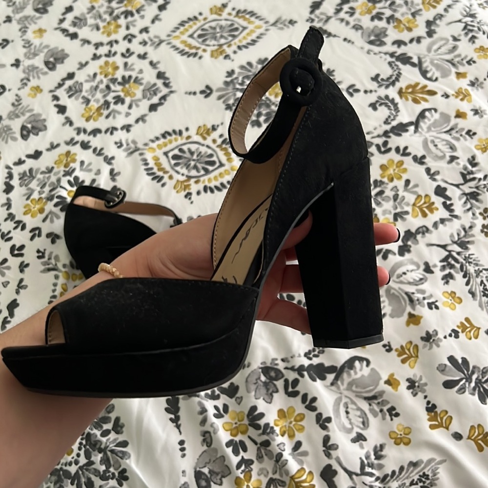 American Rag Heels 👠 - Picture 6 of 7